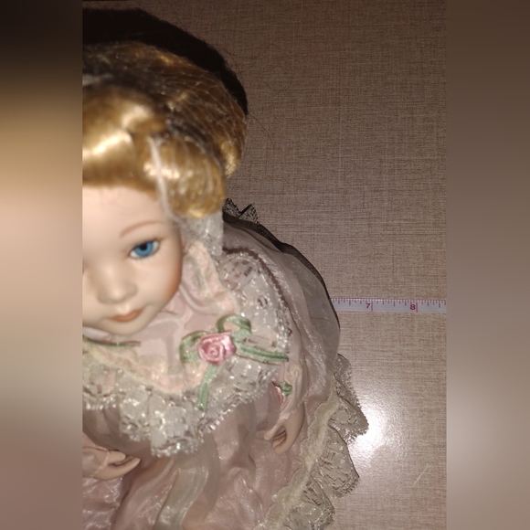 Vintage Beautiful Porcelain Collectors Doll 12" - Picture 9 of 9